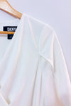 Robe portefeuille blanche à manches volantes* seconde main - DKNY- La Penderie du Paradis