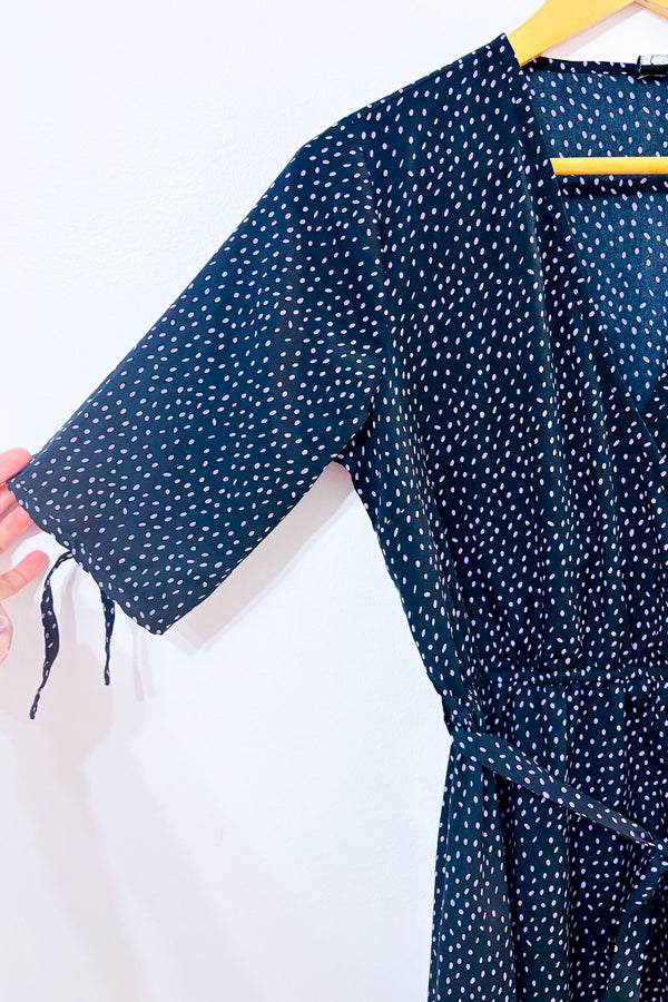 Robe portefeuille noire à pois* seconde main - Influence- La Penderie du Paradis