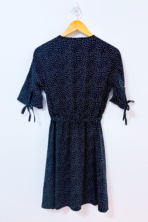 Robe portefeuille noire à pois* seconde main - Influence- La Penderie du Paradis