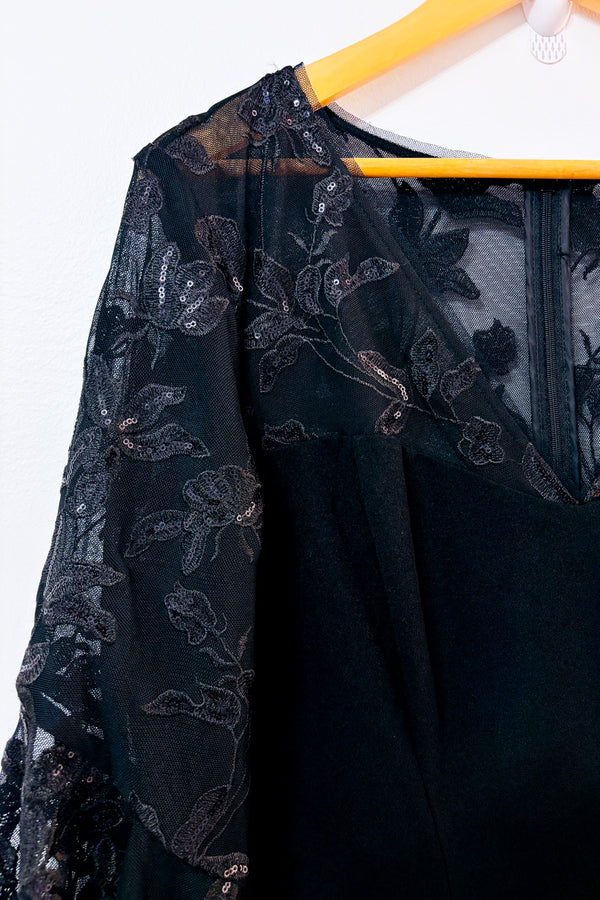 Robe de soirée noire à manches en dentelle* seconde main - Alex Evenings- La Penderie du Paradis
