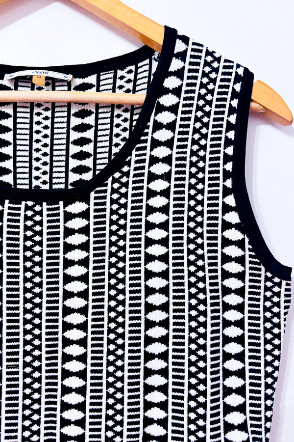 Robe ajustée en tricot noir et blanc à motifs géométriques* seconde main - Sioni- La Penderie du Paradis