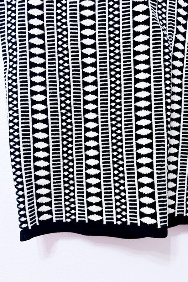 Robe ajustée en tricot noir et blanc à motifs géométriques* seconde main - Sioni- La Penderie du Paradis