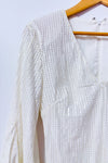 Robe courte blanche à paillettes et manches évasées seconde main - Michael Costello- La Penderie du Paradis