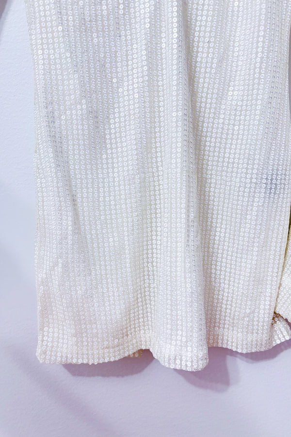 Robe courte blanche à paillettes et manches évasées seconde main - Michael Costello- La Penderie du Paradis