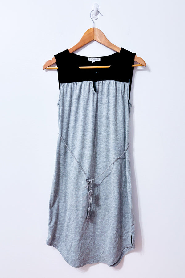 Robe grise et noire avec lien à nouer San Francisco