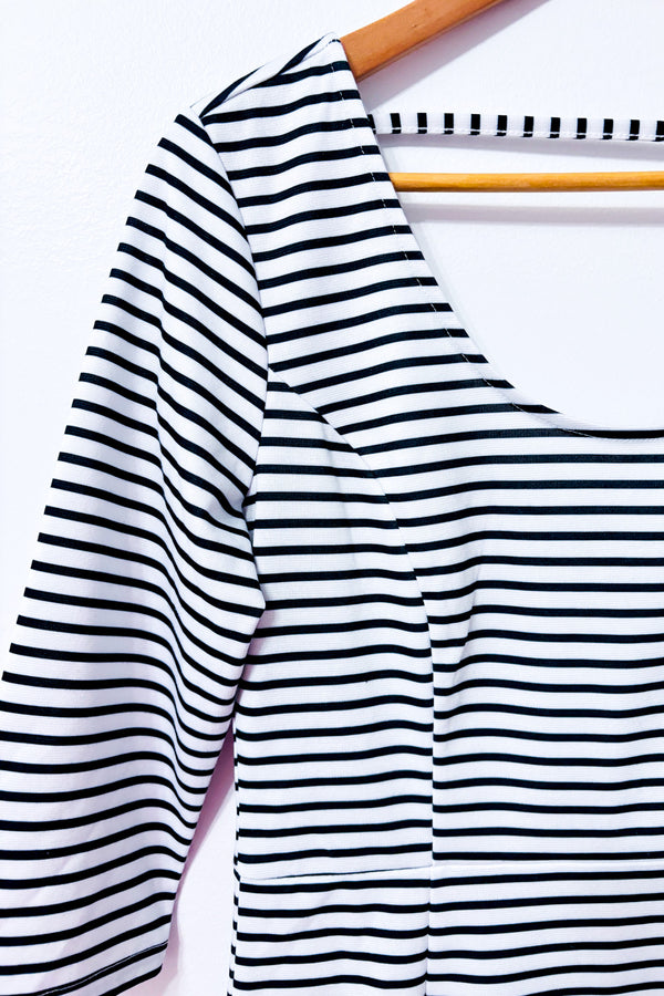 Robe blanche et noire rayée* seconde main - Only- La Penderie du Paradis
