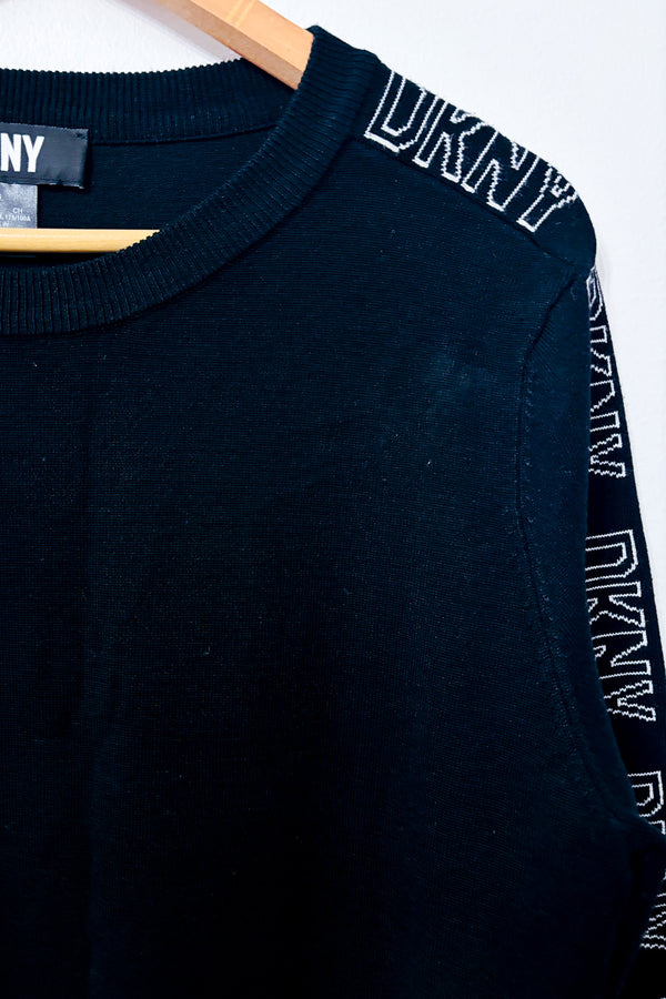 Robe noire en tricot à logos sur les manches* seconde main - DKNY- La Penderie du Paradis