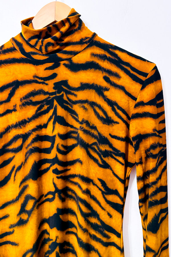 Robe ajustée à col roulé et motif tigré* seconde main - Norma Kamali- La Penderie du Paradis