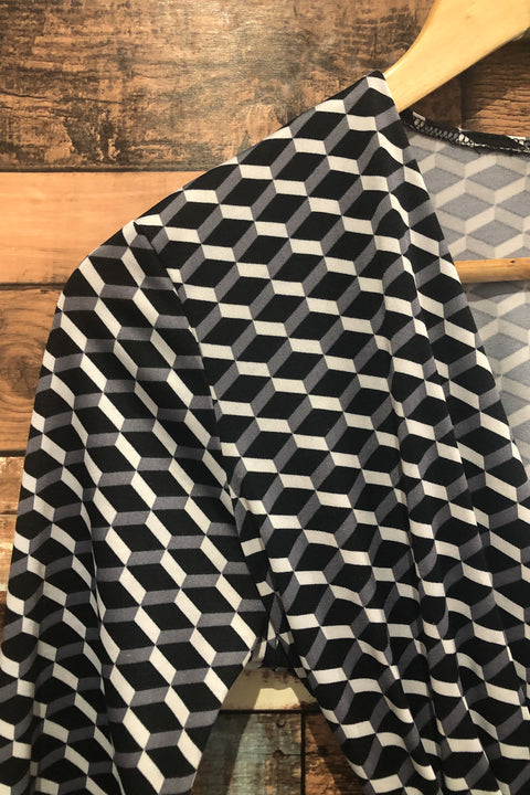 Robe noire et grise motifs géométriques (m) seconde main Jacob   