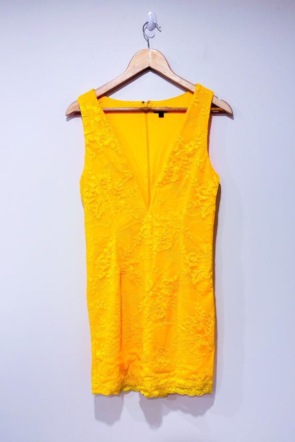 Robe ajustée jaune en dentelle (m)-NBD-La Penderie du Paradis 🕊