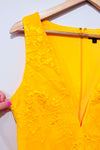 Robe ajustée jaune en dentelle (m)-NBD-La Penderie du Paradis 🕊