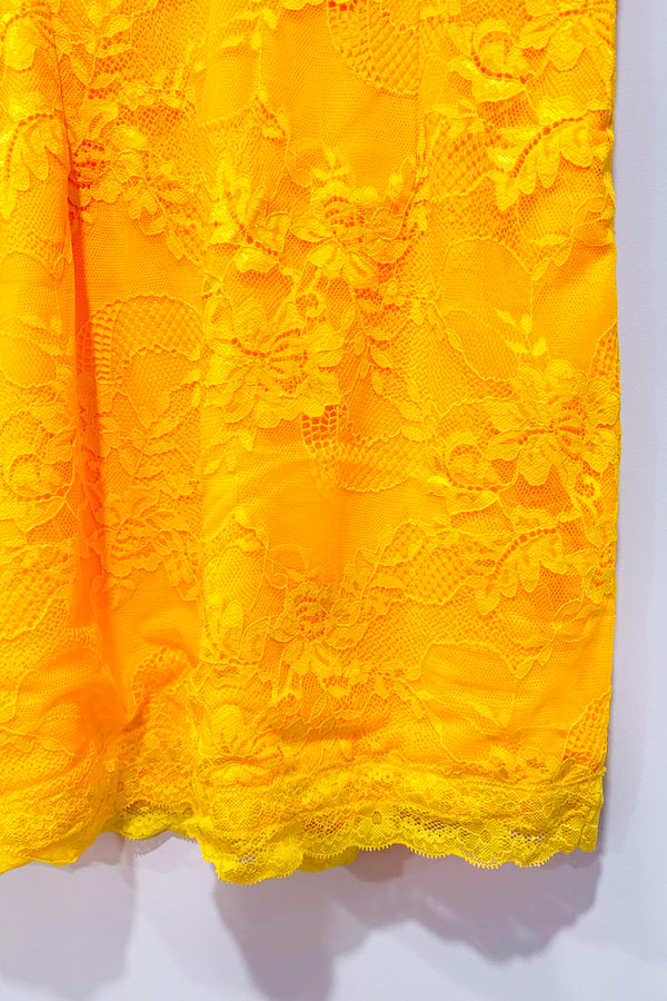 Robe ajustée jaune en dentelle (m)-NBD-La Penderie du Paradis 🕊