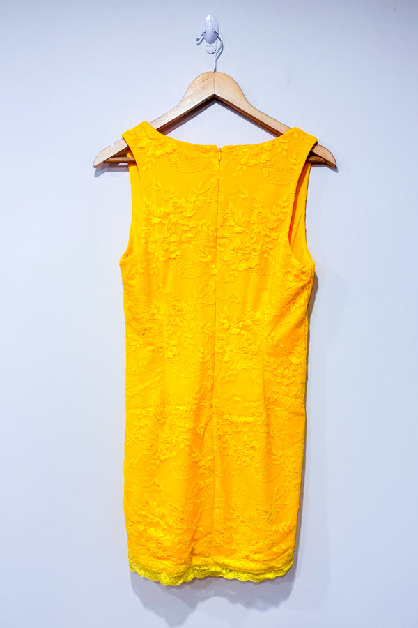 Robe ajustée jaune en dentelle (m)-NBD-La Penderie du Paradis 🕊