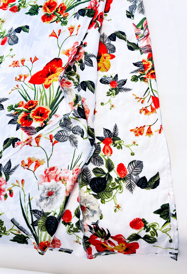 Robe maxi blanche fleurie avec froufrou (s)-Pretty Little Things-La Penderie du Paradis 🕊
