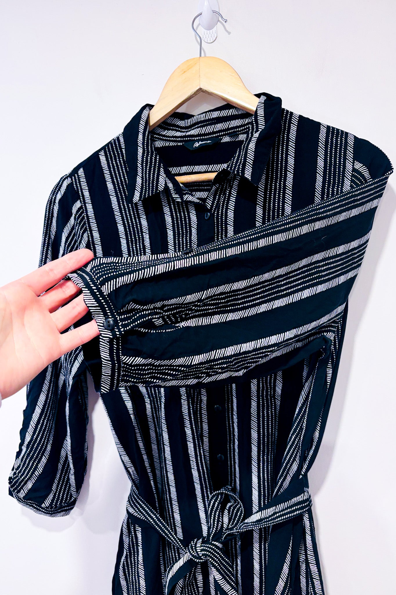 Robe chemisier noire et blanche rayée (l) Reitmans Friperie en