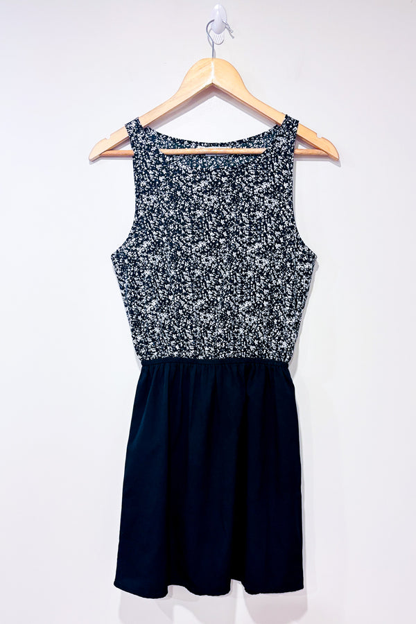 Robe noire et blanche fleurie (s)-JdY by Jacqueline de Young-La Penderie du Paradis 🕊