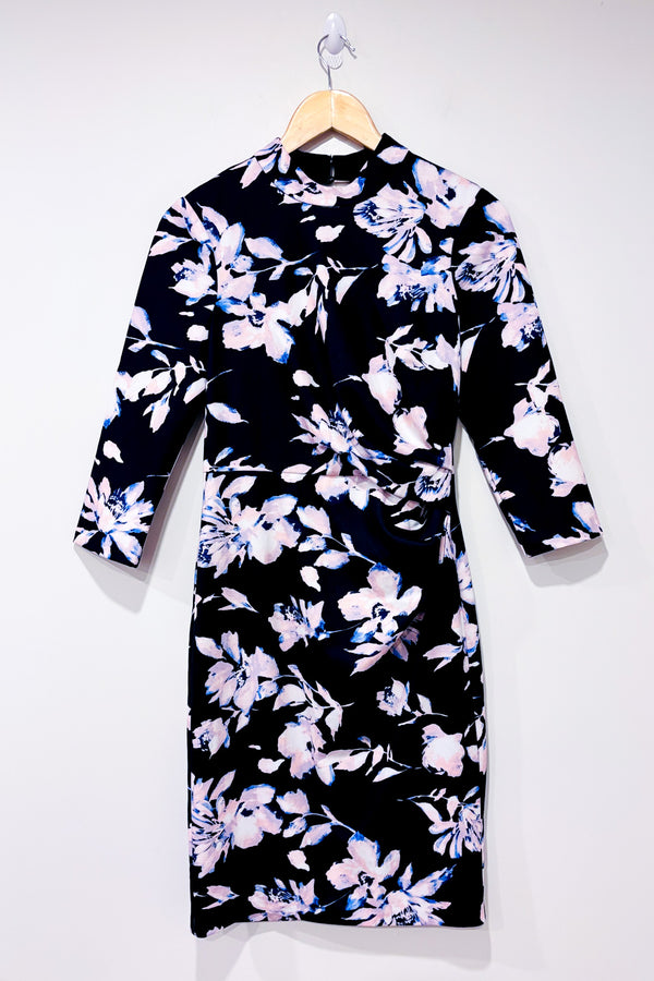 Robe noire fleurie à col montant (s)-Eliza J-La Penderie du Paradis 🕊