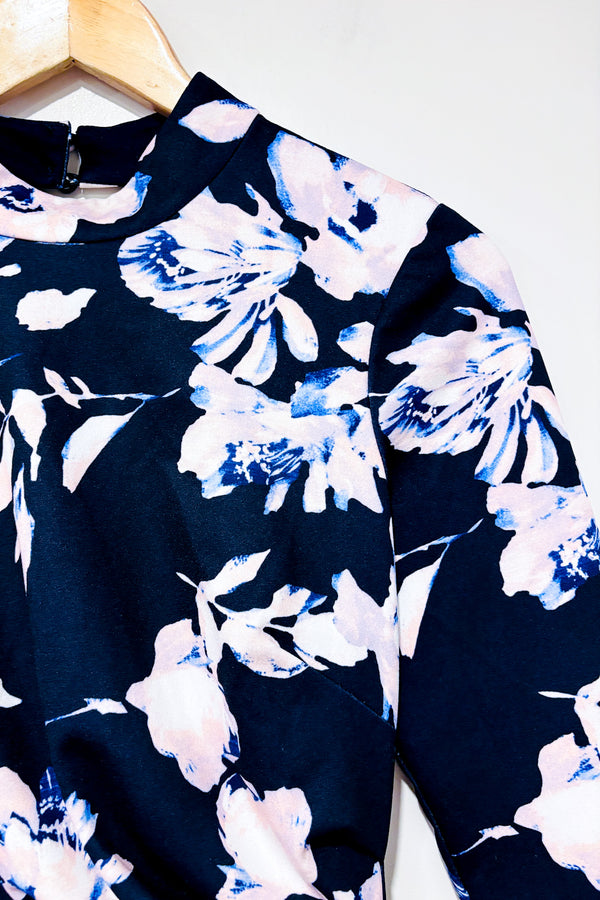 Robe noire fleurie à col montant (s)-Eliza J-La Penderie du Paradis 🕊