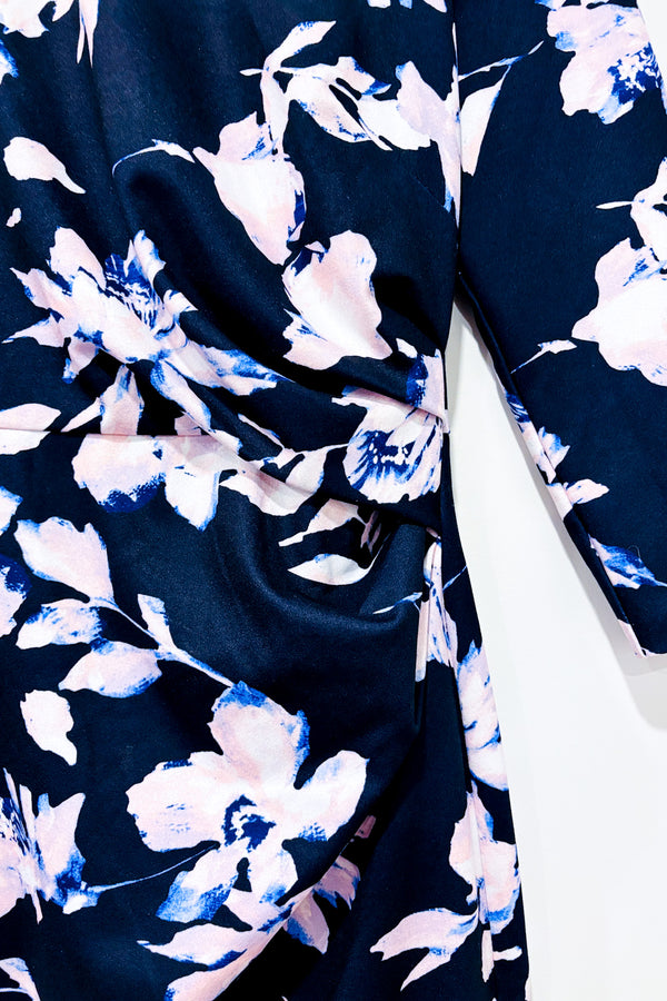 Robe noire fleurie à col montant (s)-Eliza J-La Penderie du Paradis 🕊