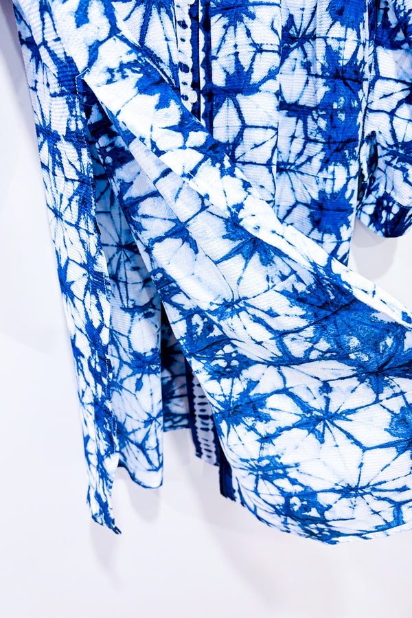 Robe couvre-maillot bleue et blanche motif tie-dye seconde main - Ava James- La Penderie du Paradis