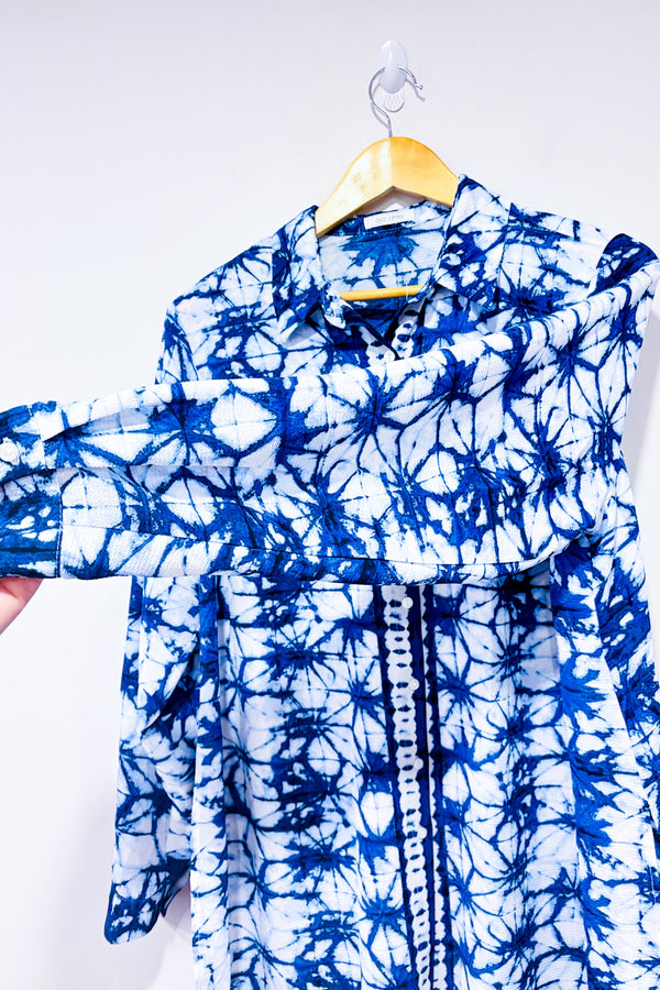 Robe couvre-maillot bleue et blanche motif tie-dye seconde main - Ava James- La Penderie du Paradis