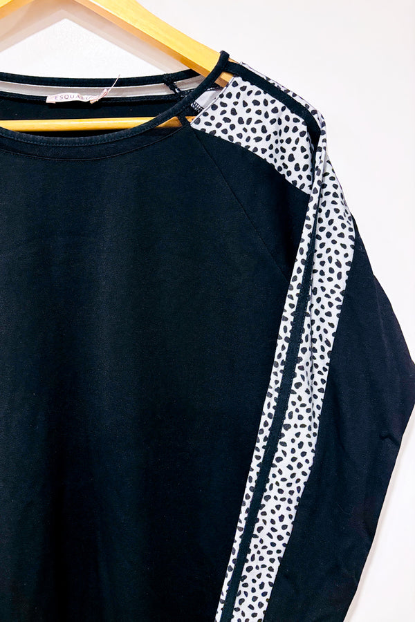 Robe noire ajustée avec motif cheetah aux manches* seconde main - EsQualo- La Penderie du Paradis