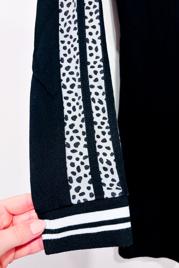 Robe noire ajustée avec motif cheetah aux manches* seconde main - EsQualo- La Penderie du Paradis