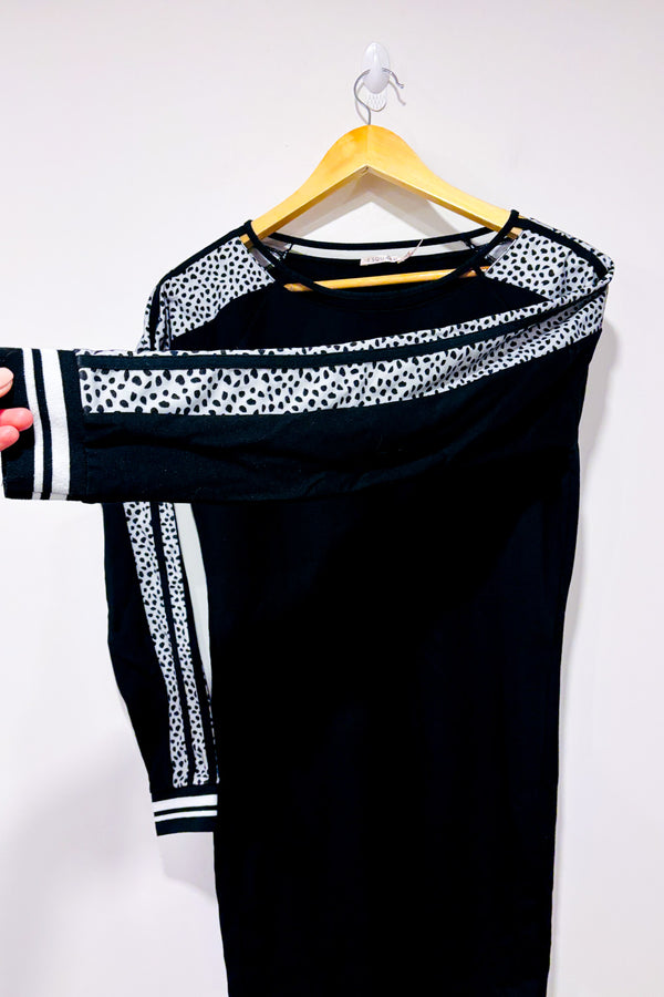 Robe noire ajustée avec motif cheetah aux manches* seconde main - EsQualo- La Penderie du Paradis