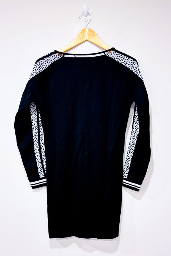 Robe noire ajustée avec motif cheetah aux manches* seconde main - EsQualo- La Penderie du Paradis