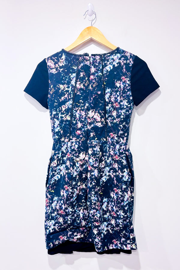 Robe noire et multicolore détails faux cuir seconde main - Club Monaco- La Penderie du Paradis