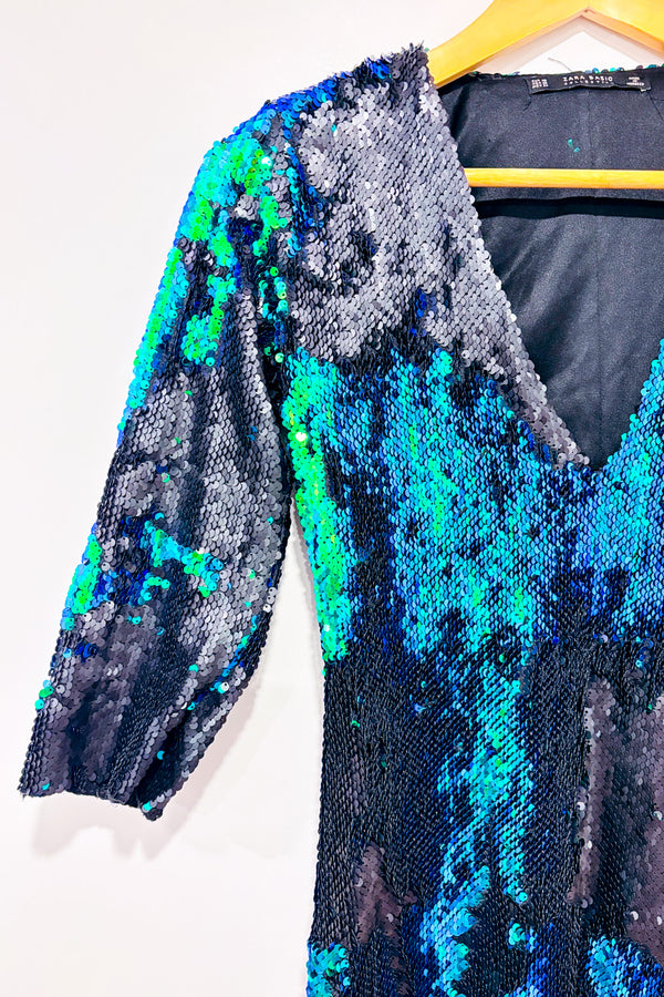Robe noire/verte à paillettes avec épaulettes * seconde main - Zara- La Penderie du Paradis