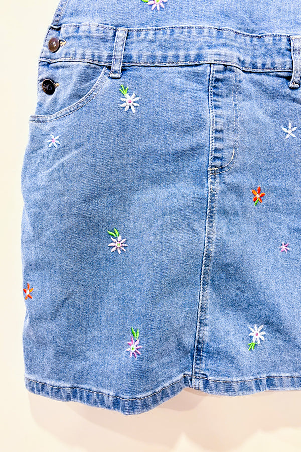 Robe salopette bleue en jeans avec fleurs brodées* seconde main - Mariloup Wolfe- La Penderie du Paradis