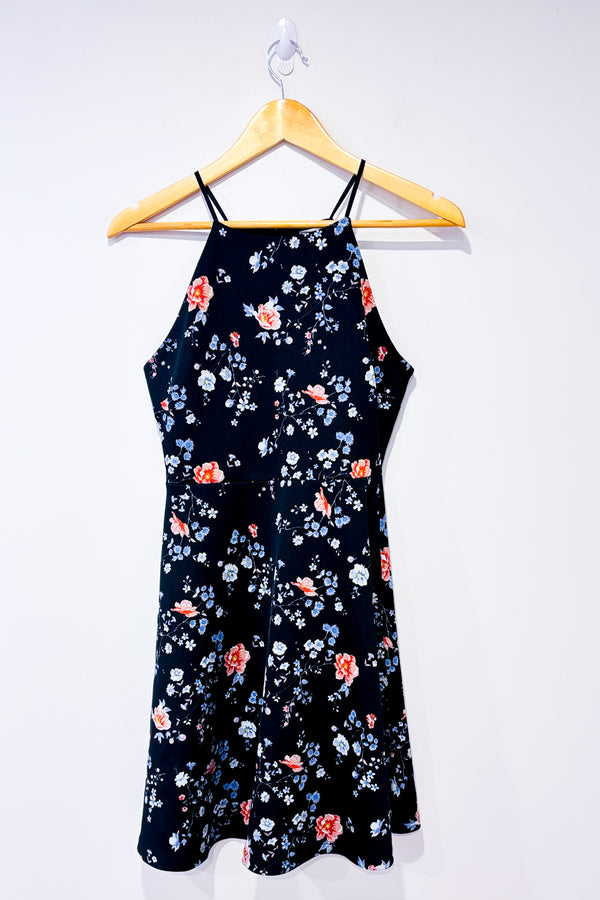 Robe noire fleurie seconde main - La Penderie du Paradis- La Penderie du Paradis