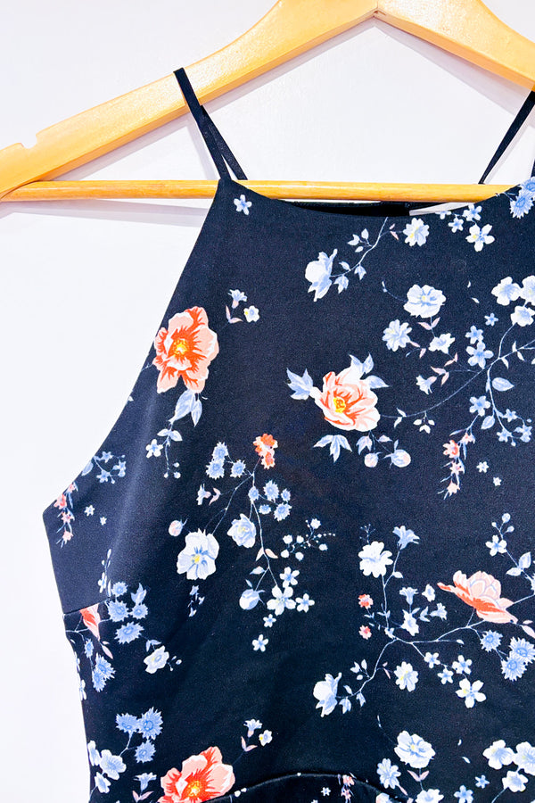 Robe noire fleurie seconde main - La Penderie du Paradis- La Penderie du Paradis