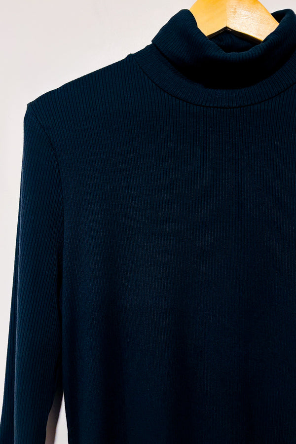 Robe ajustée noire côtelée à col roulé* seconde main - Lolë- La Penderie du Paradis