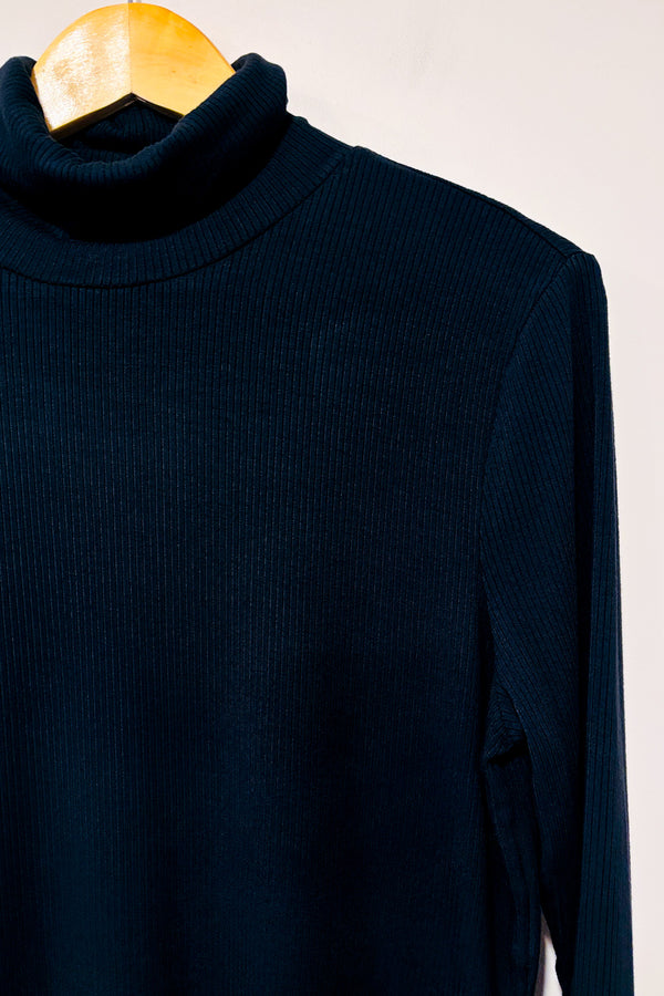 Robe ajustée noire côtelée à col roulé* seconde main - Lolë- La Penderie du Paradis