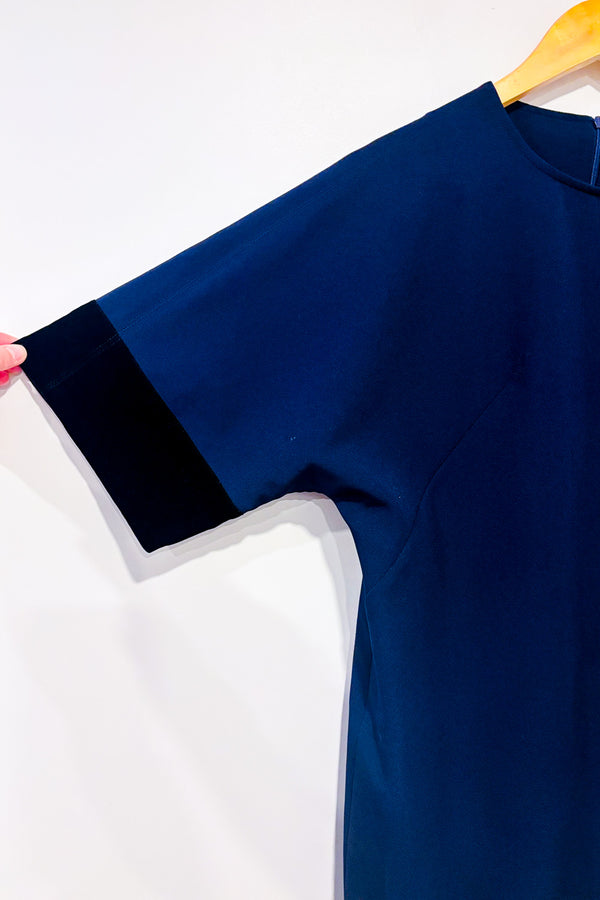 Robe Iris marine avec détails de velours noirs* seconde main - Zeyzani- La Penderie du Paradis