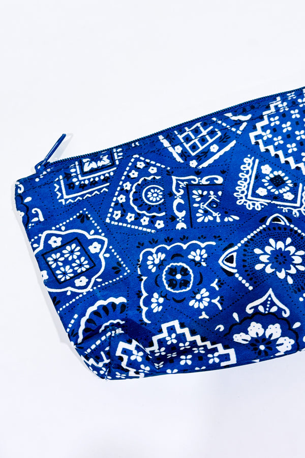 Petite pochette bleue et blanche à motifs seconde main - Autres- La Penderie du Paradis