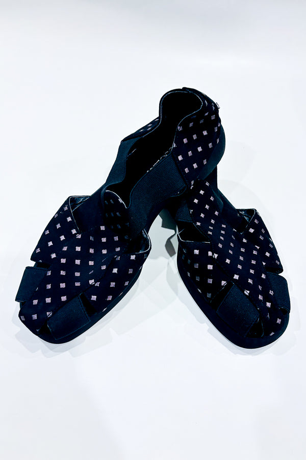 Chaussures noires avec losanges argent (8) -- La Penderie du Paradis ?