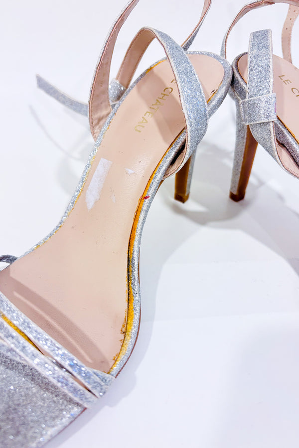 Sandales argent à paillettes (7.5)-Le Château-La Penderie du Paradis 🕊