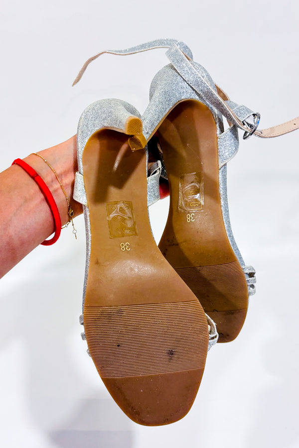 Sandales argent à paillettes (7.5)-Le Château-La Penderie du Paradis 🕊