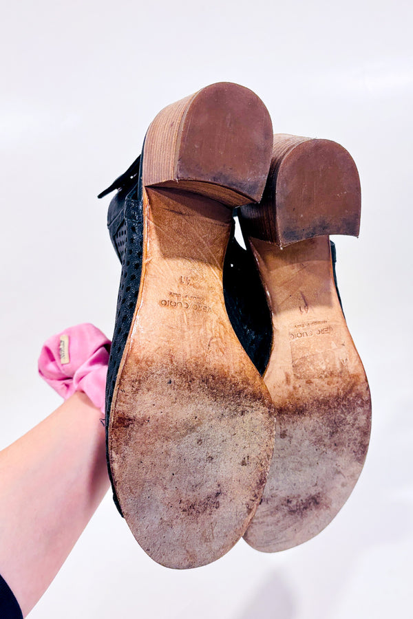 Sandales à talon noir en cuir perforé* seconde main - Mimosa- La Penderie du Paradis