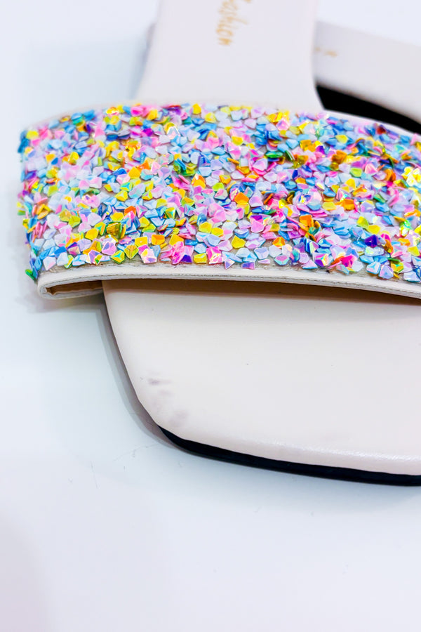 Sandales plates blanches avec paillettes multicolores seconde main - Fashion- La Penderie du Paradis