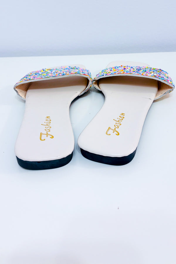 Sandales plates blanches avec paillettes multicolores seconde main - Fashion- La Penderie du Paradis