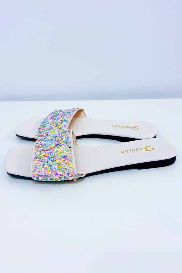 Sandales plates blanches avec paillettes multicolores seconde main - Fashion- La Penderie du Paradis