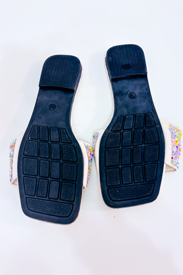 Sandales plates blanches avec paillettes multicolores seconde main - Fashion- La Penderie du Paradis