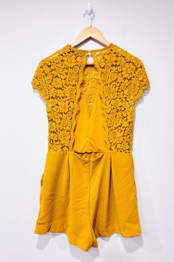 Romper safran avec dentelle fleurie et dos ouvert (l)-Dynamite-La Penderie du Paradis 🕊