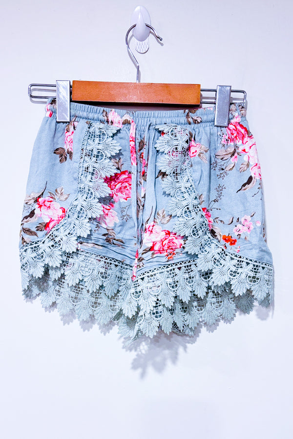 Short turquoise fleuri avec dentelle (xs)-H&M-La Penderie du Paradis 🕊