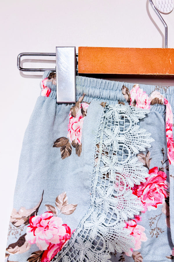 Short turquoise fleuri avec dentelle (xs)-H&M-La Penderie du Paradis 🕊