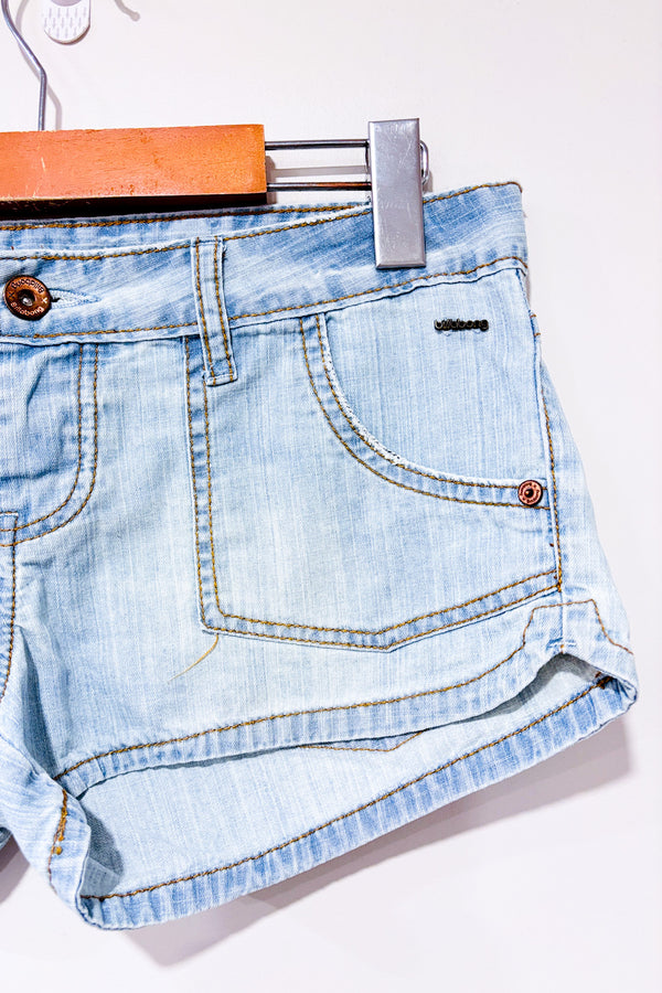 Mini short bleu pâle en jeans à taille basse (m)-Bilabong-La Penderie du Paradis 🕊